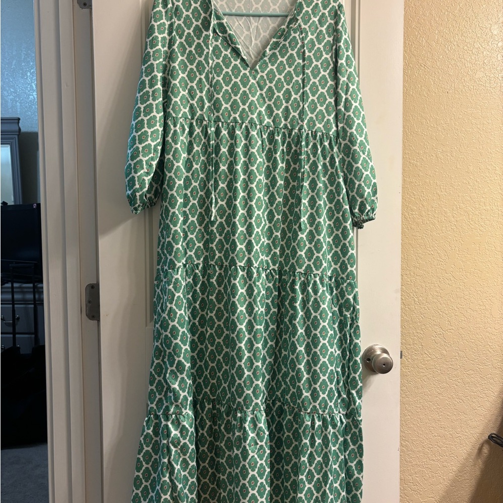 Elegant Green Patterned Maxi Dress